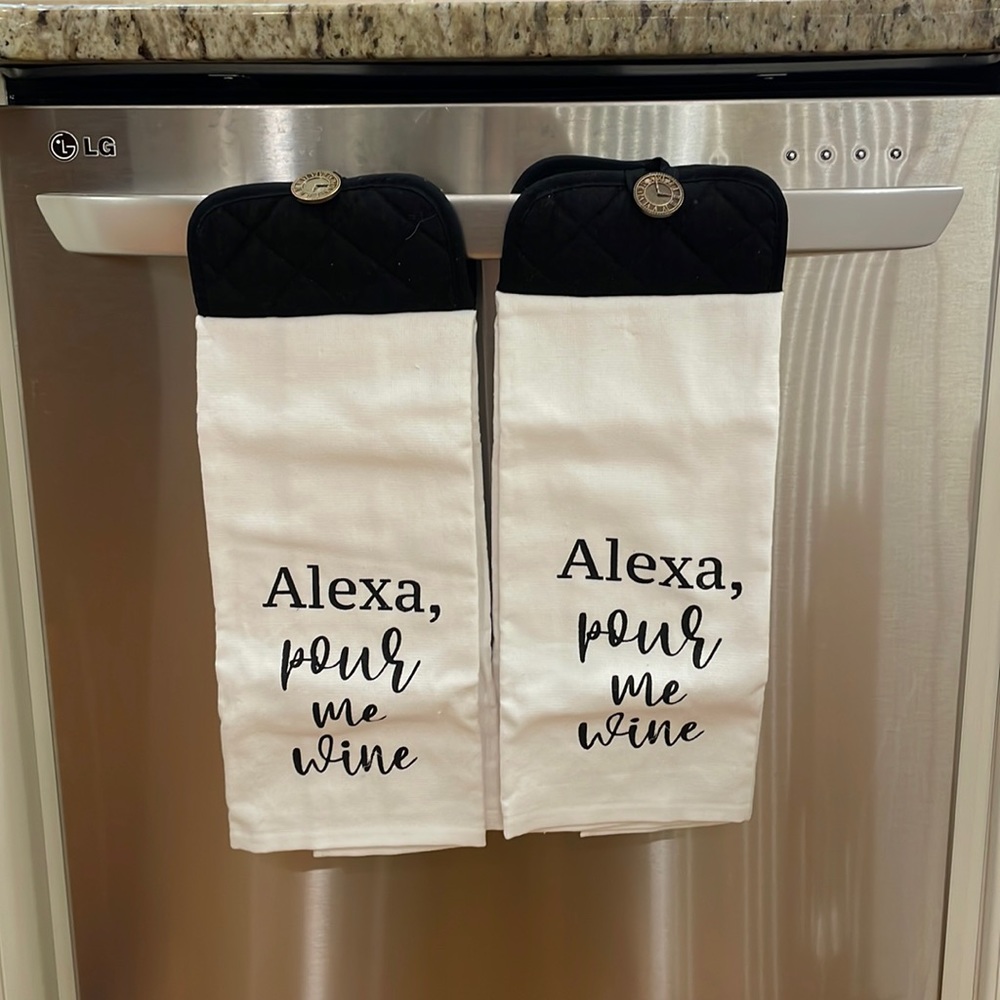 Set of TWO hanging dish towels with pot holders